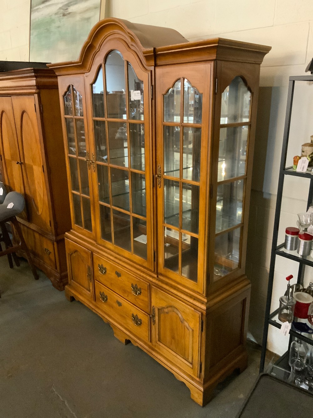 Thomasville 2pc China Hutch