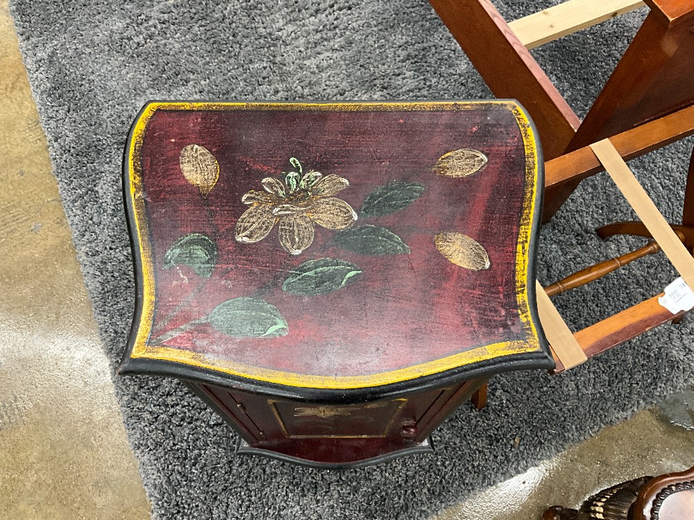 Red Floral Sm Accent Chest