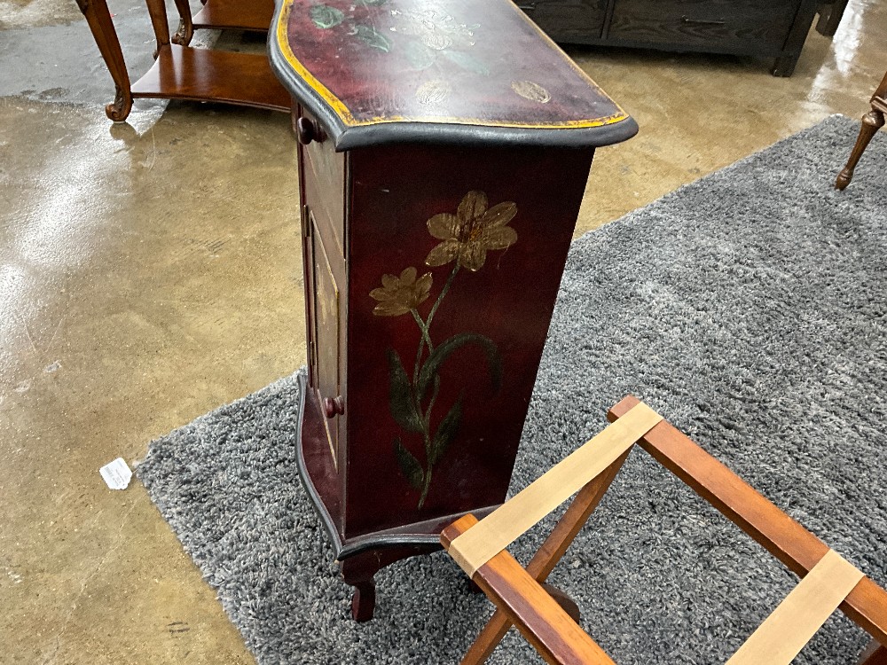 Red Floral Sm Accent Chest