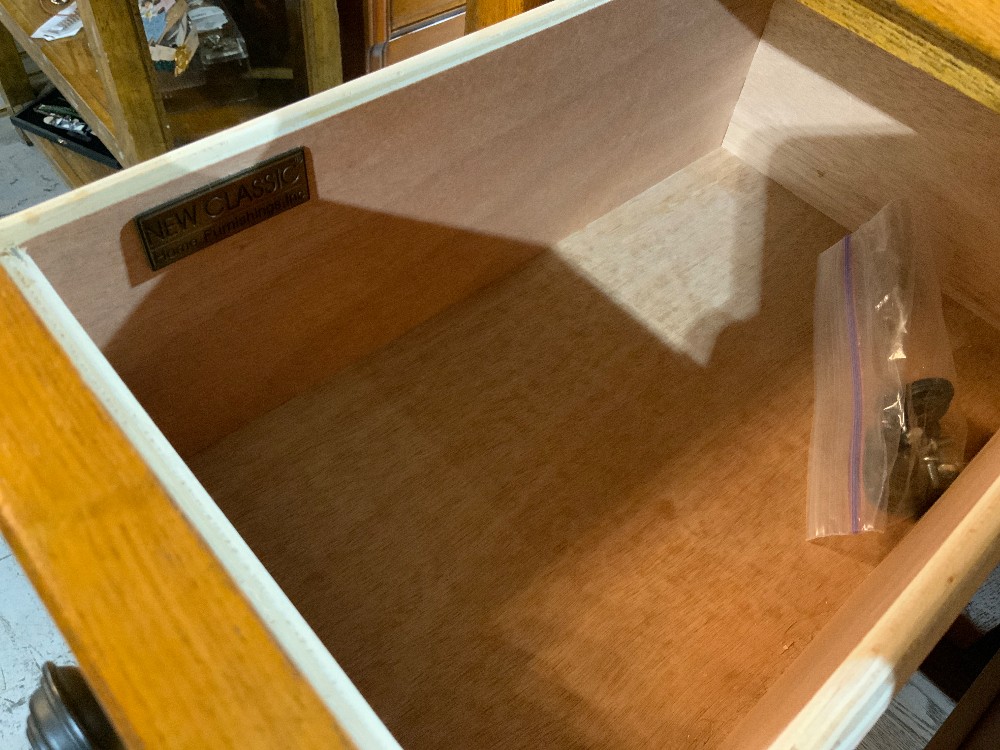 New Classic Home Furnishing Chest of Drawers