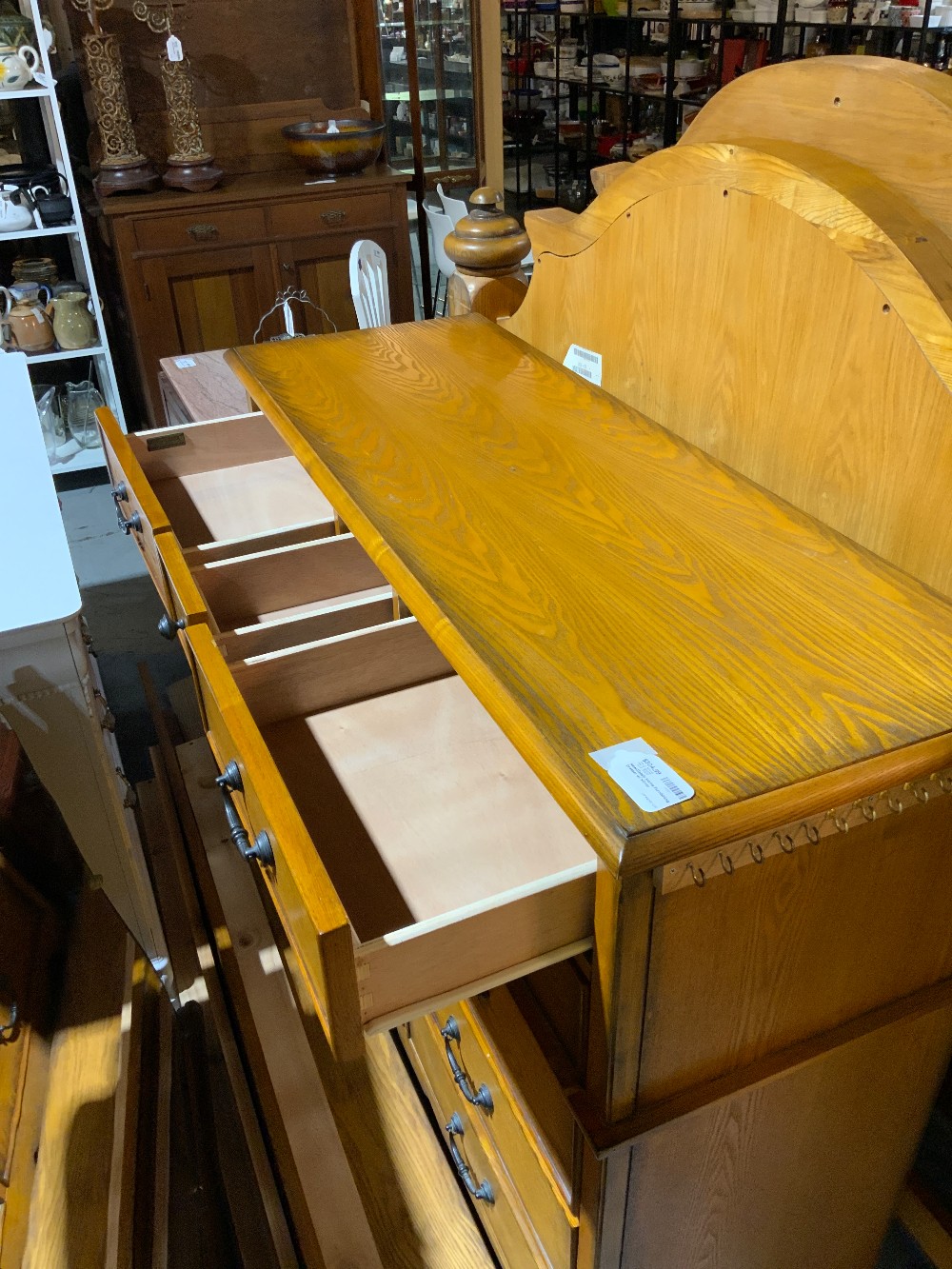 NewClassic Home Furnishing Dresser w/ Mirror