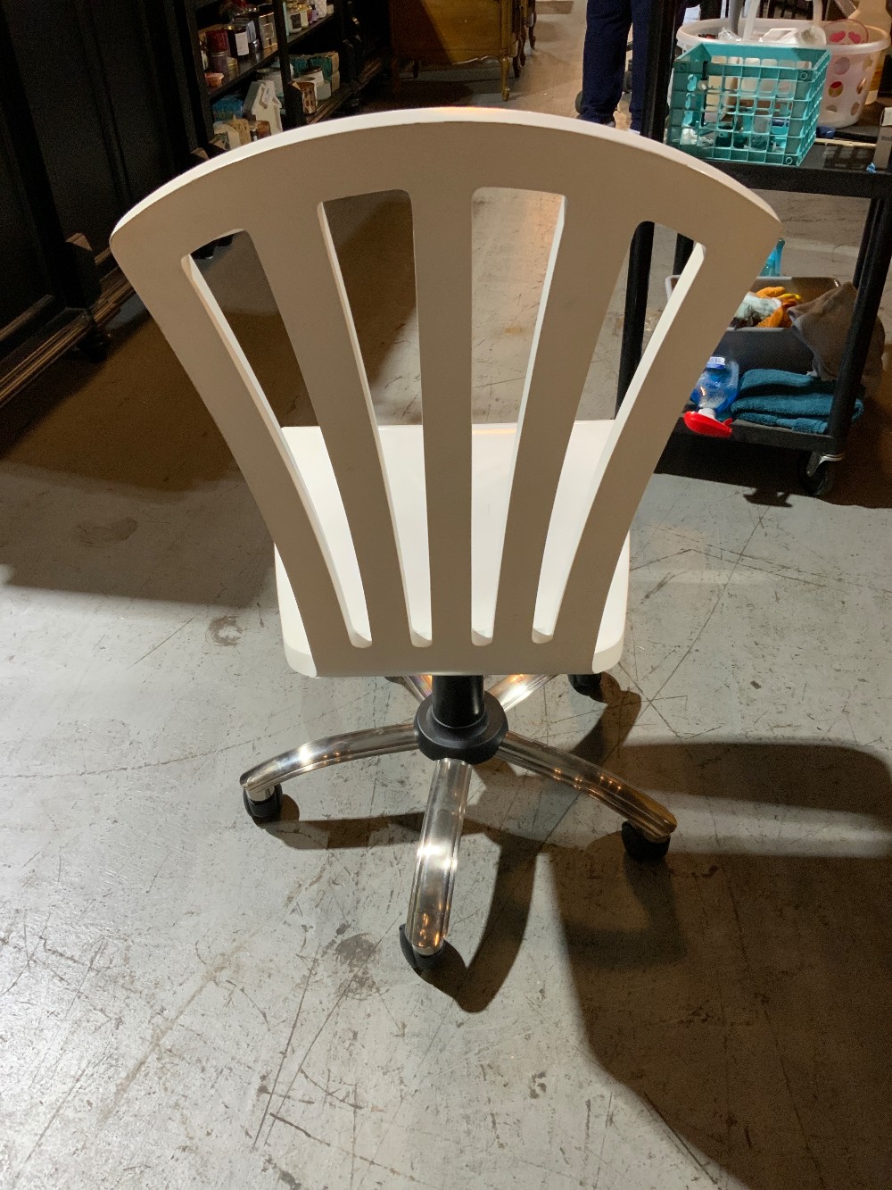 White Office Chairs On Rollers