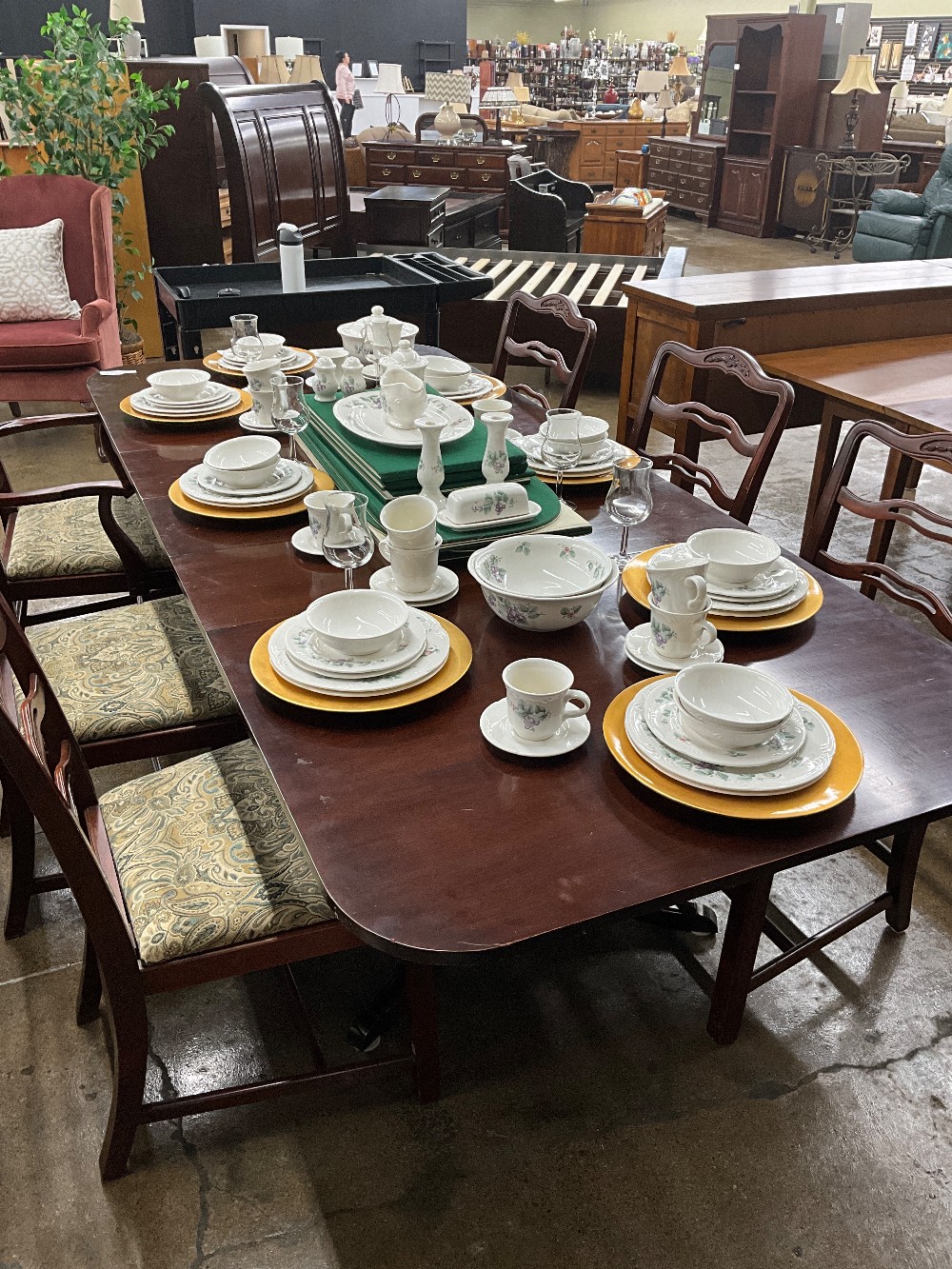 Doublen Mahogany Table W/ Pedestal W/ 6 Chairs