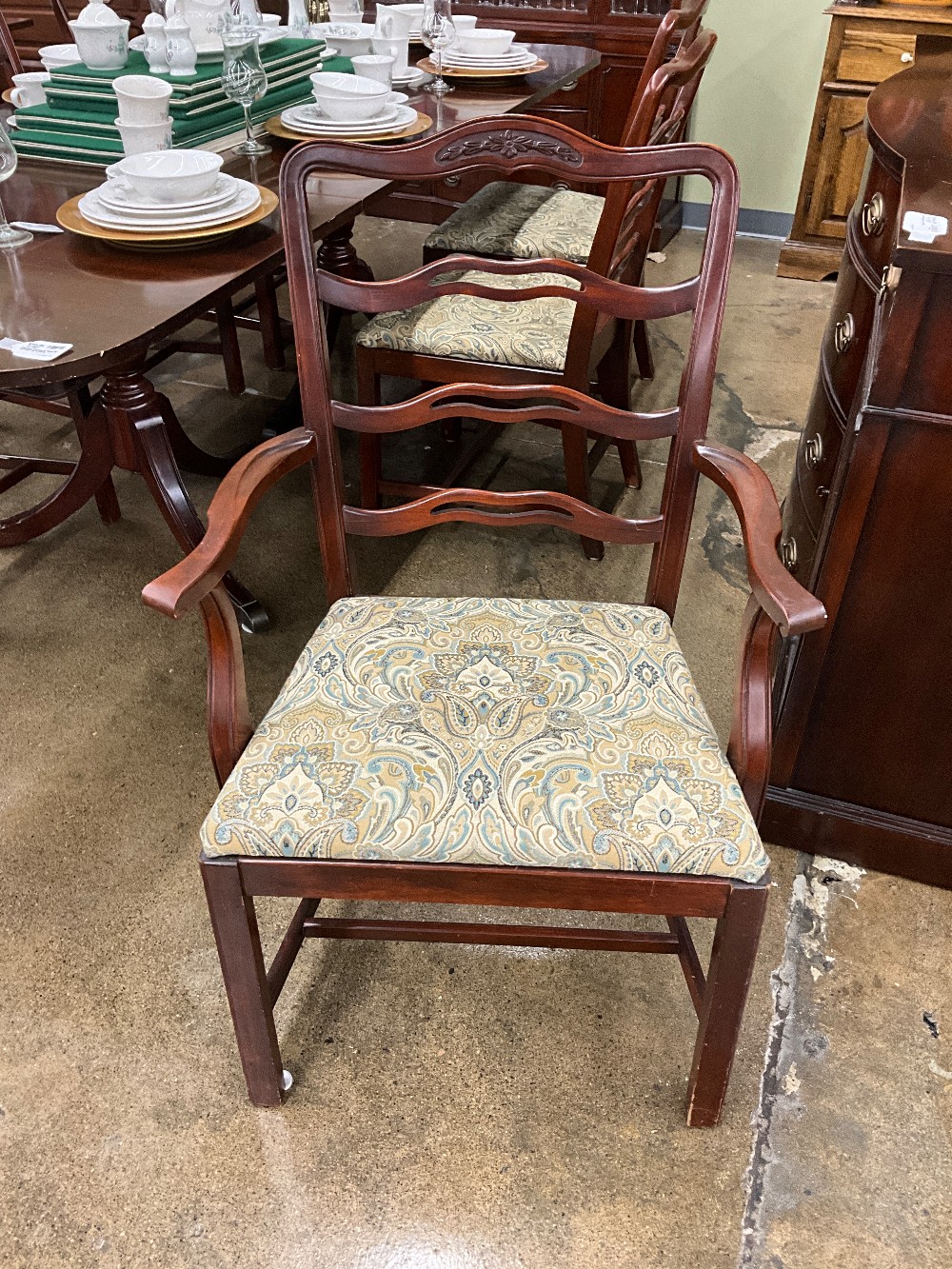Doublen Mahogany Table W/ Pedestal W/ 6 Chairs
