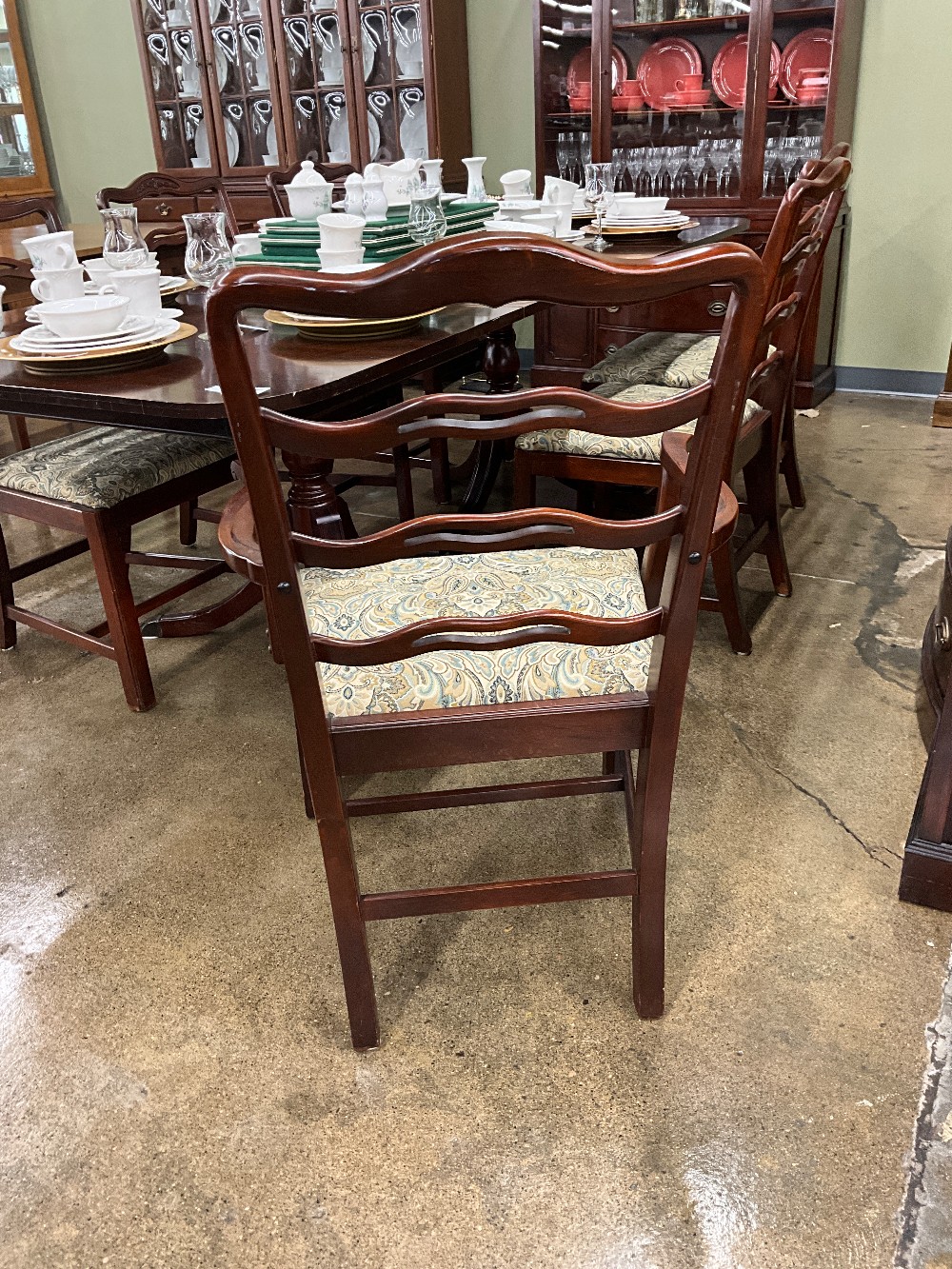 Doublen Mahogany Table W/ Pedestal W/ 6 Chairs