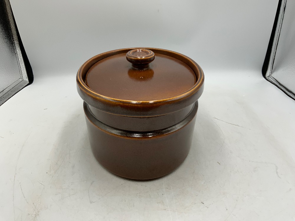 Wedgewood Sterling Baker with Lid
