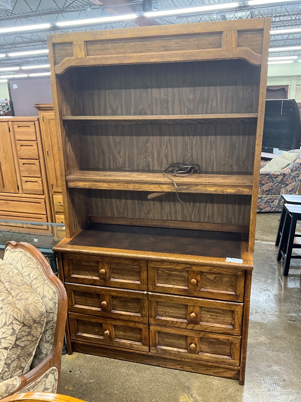 2pc Dresser w/ Hutch