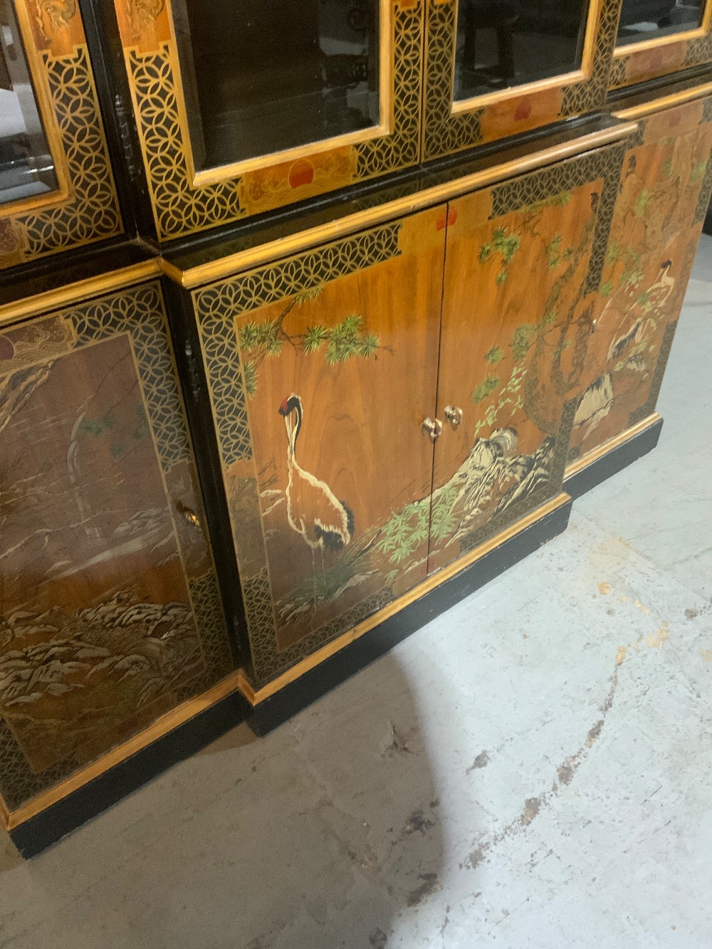 Thomasville Asian 2pc Hutch
