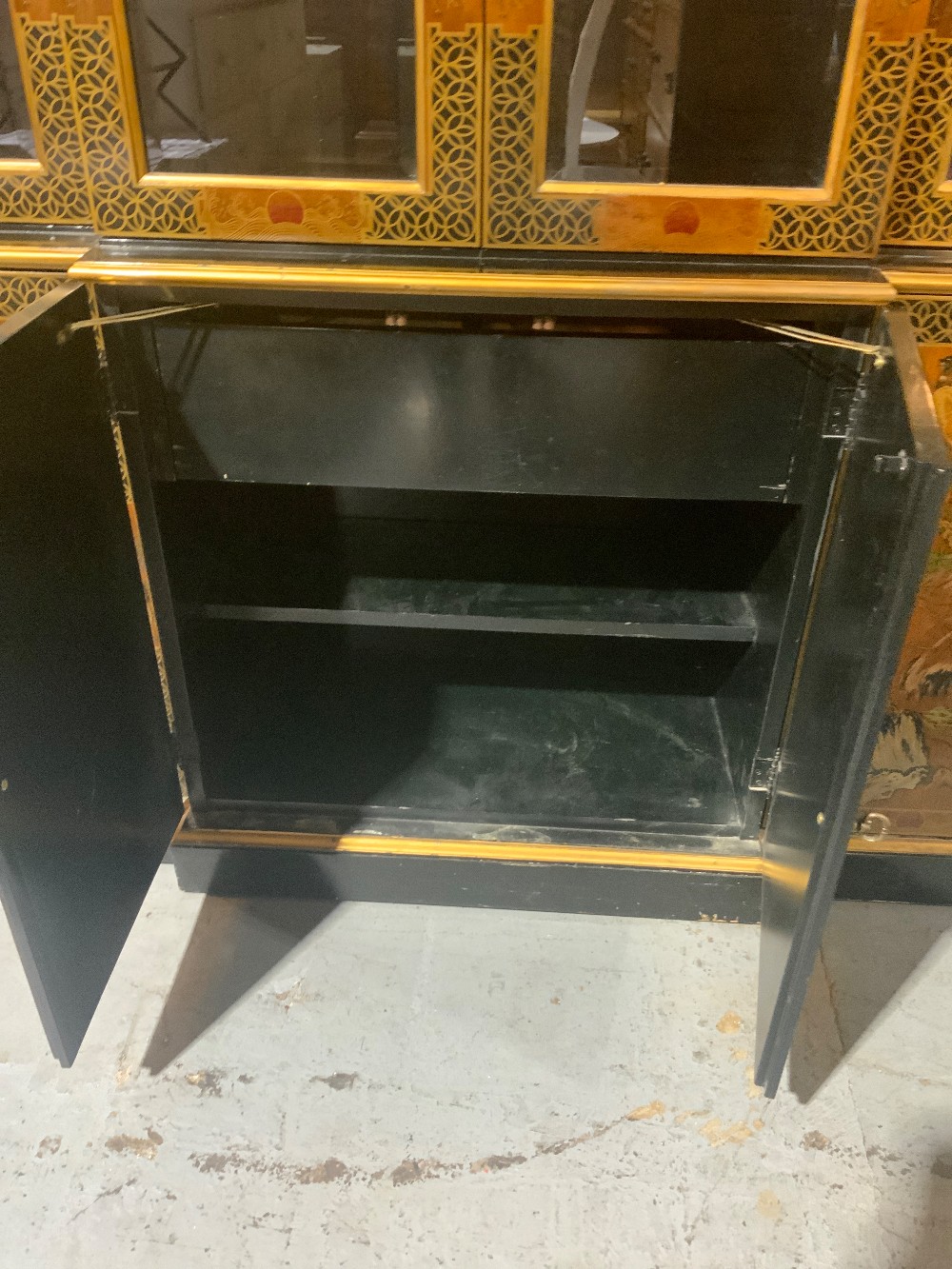 Thomasville Asian 2pc Hutch