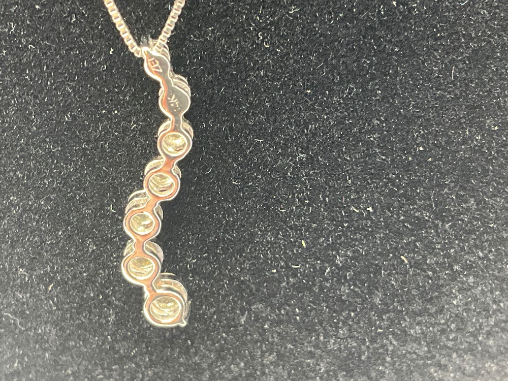 Kay Jewelers 14k White Gold 7 Diamond Necklace