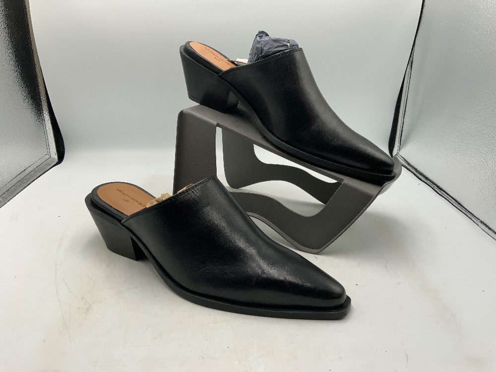 New Banana Republic Size 8.5