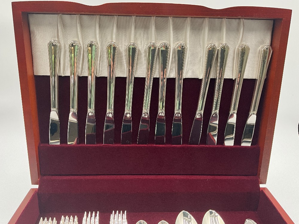 Oneida Silversmiths Flatware in Wooden Box