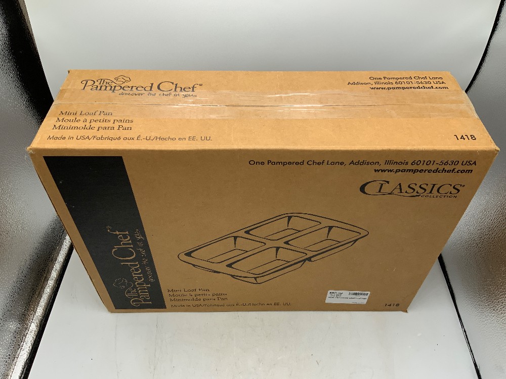 NEW Pampered Chef Loaf Pan
