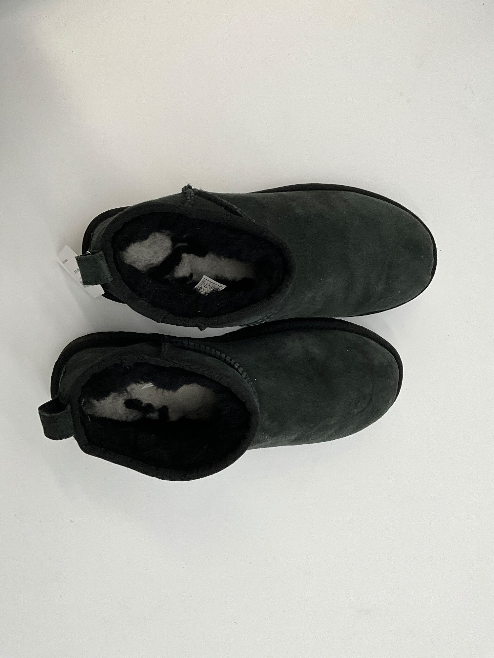 Black Short Uggs - sz. 10