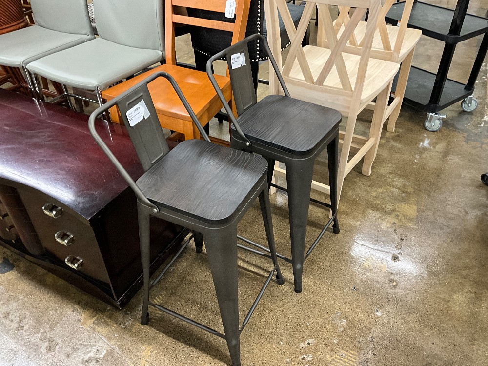Buschman Wood w/ Metal Barstool