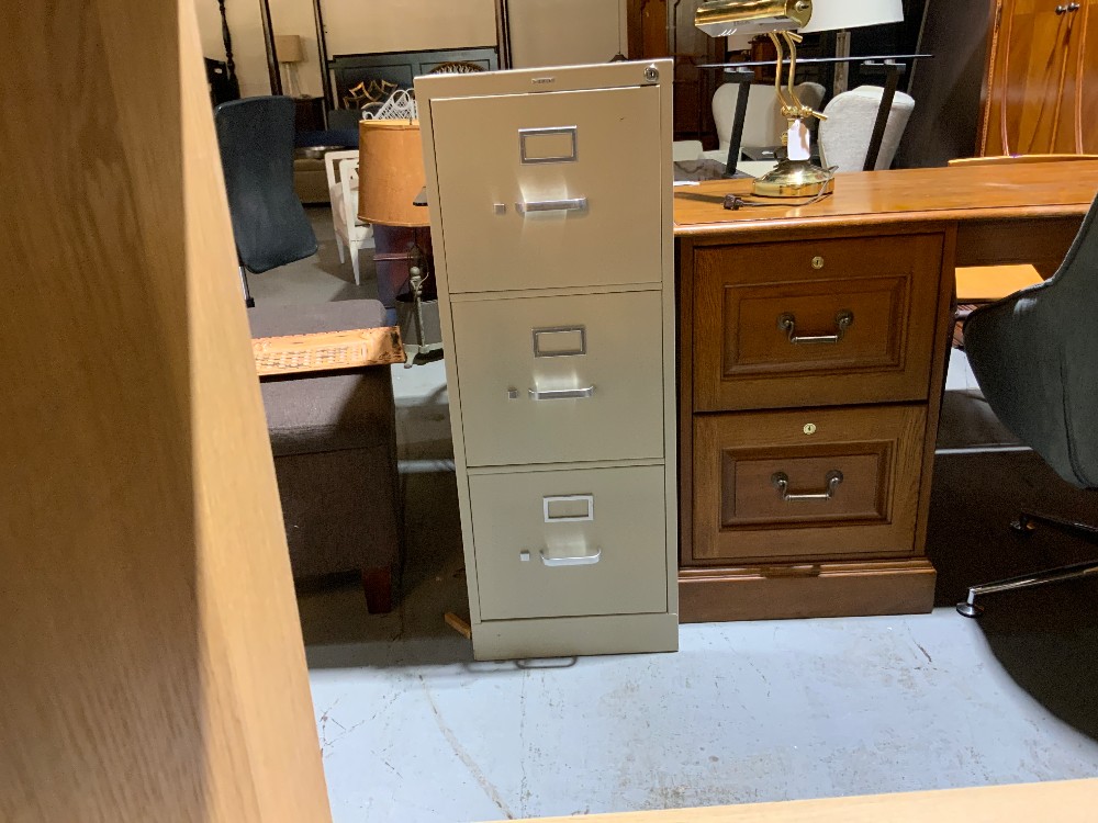 3 Drawer File Cabinet *NO KEY*