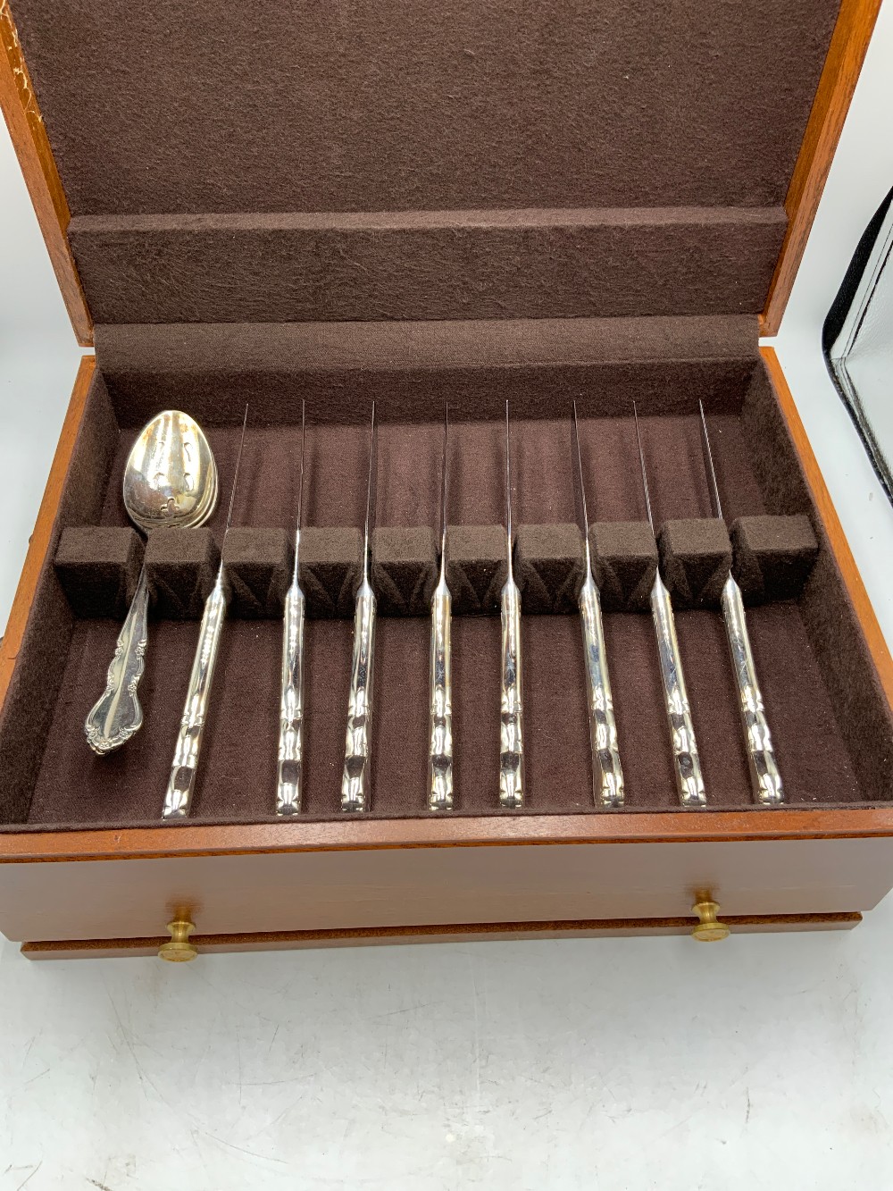 Supreme Cutlery by Towle Flatware Set in Wood Box