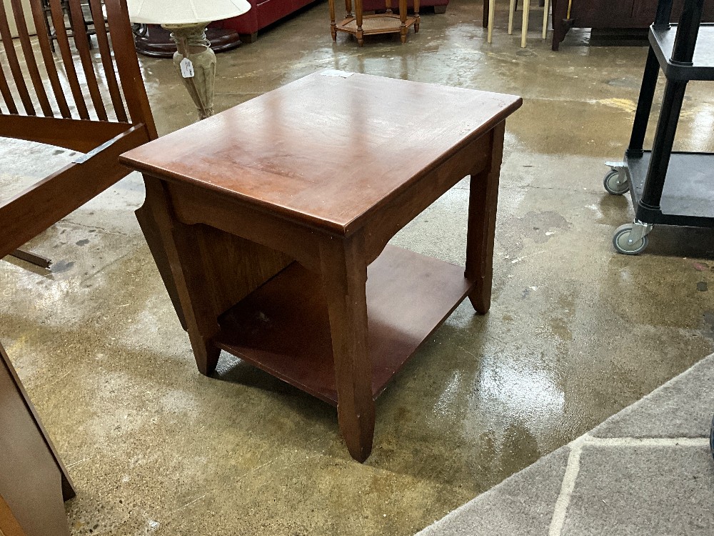 End Table w/ Magazine Rack