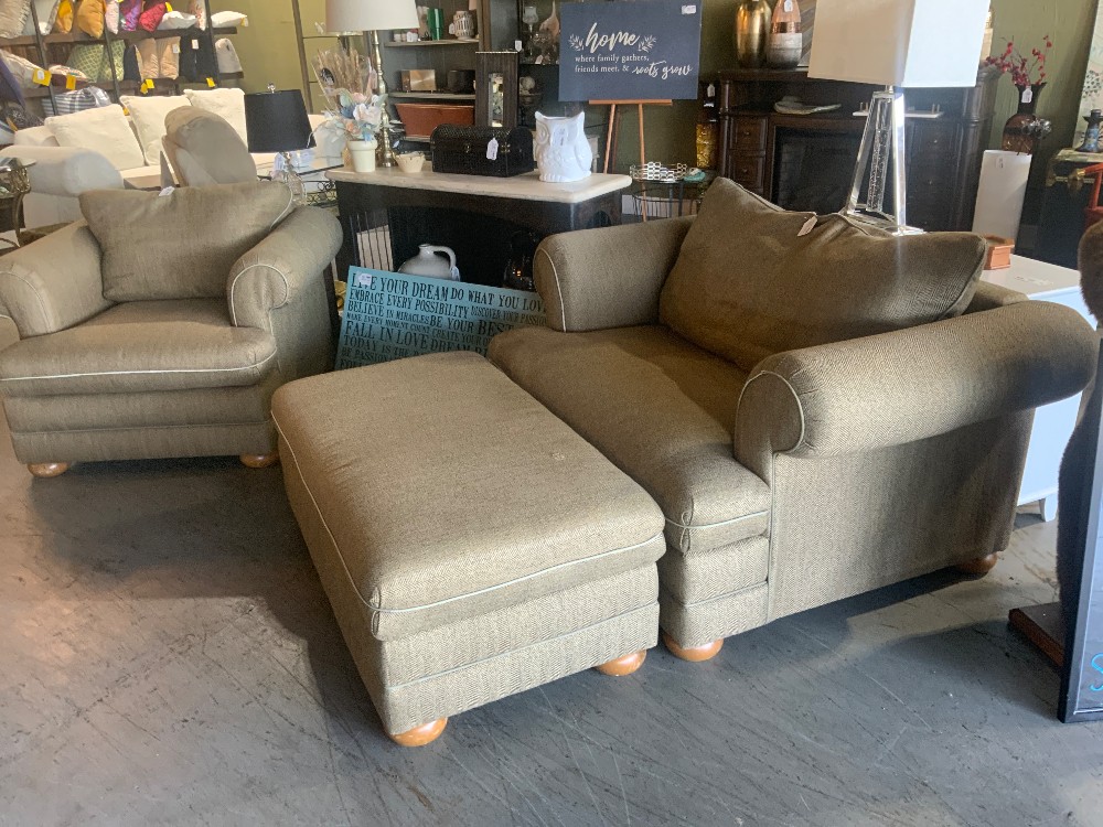 International Furniture 2 1/2 Person Chair w/ Ottoman