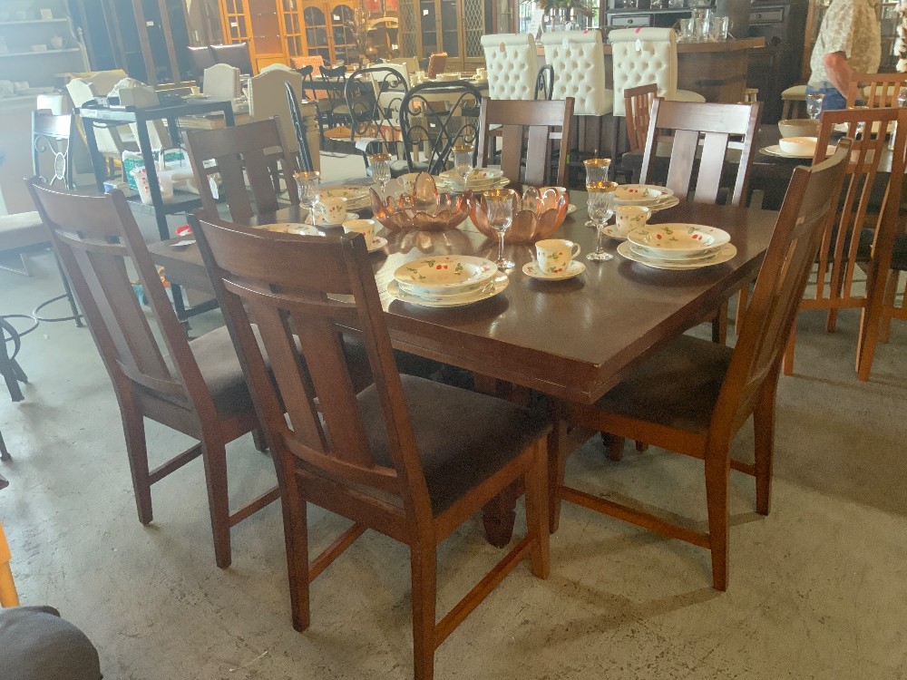 Expandable Wood Dining Table w/ 6 Chairs