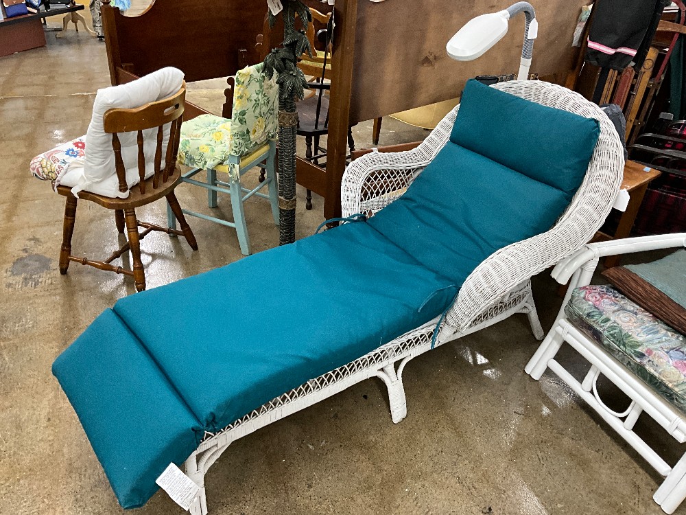 White Wicker Chaise