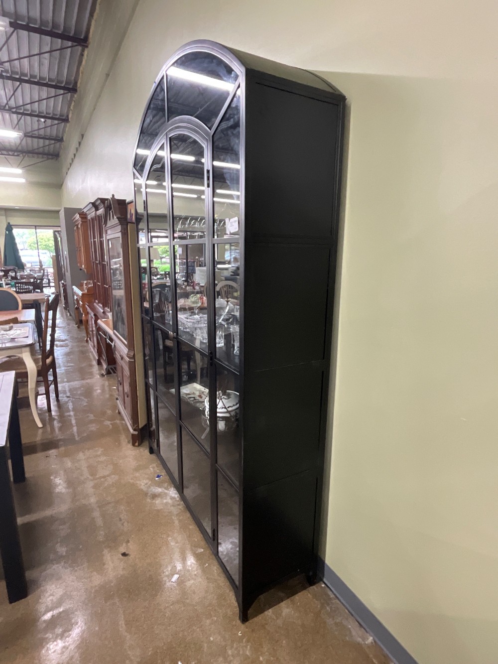 XL Black Hutch