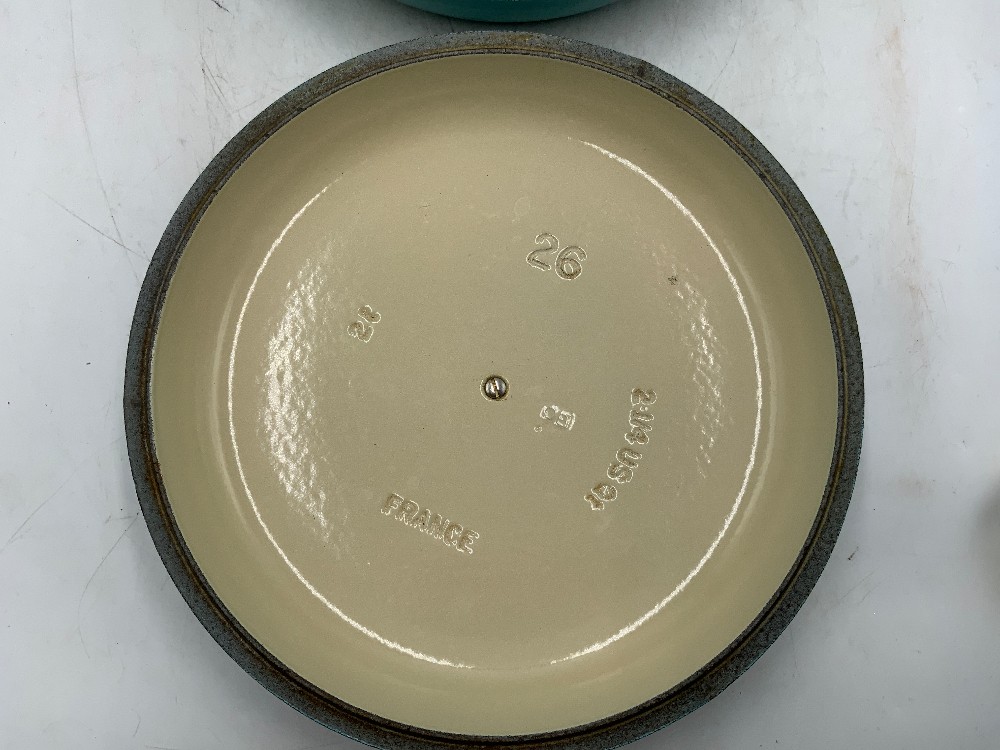 Le Crueset 26 Inch Cast Iron With Lid