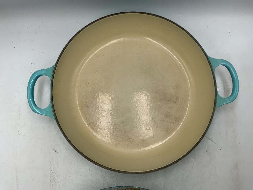 Le Crueset 26 Inch Cast Iron With Lid