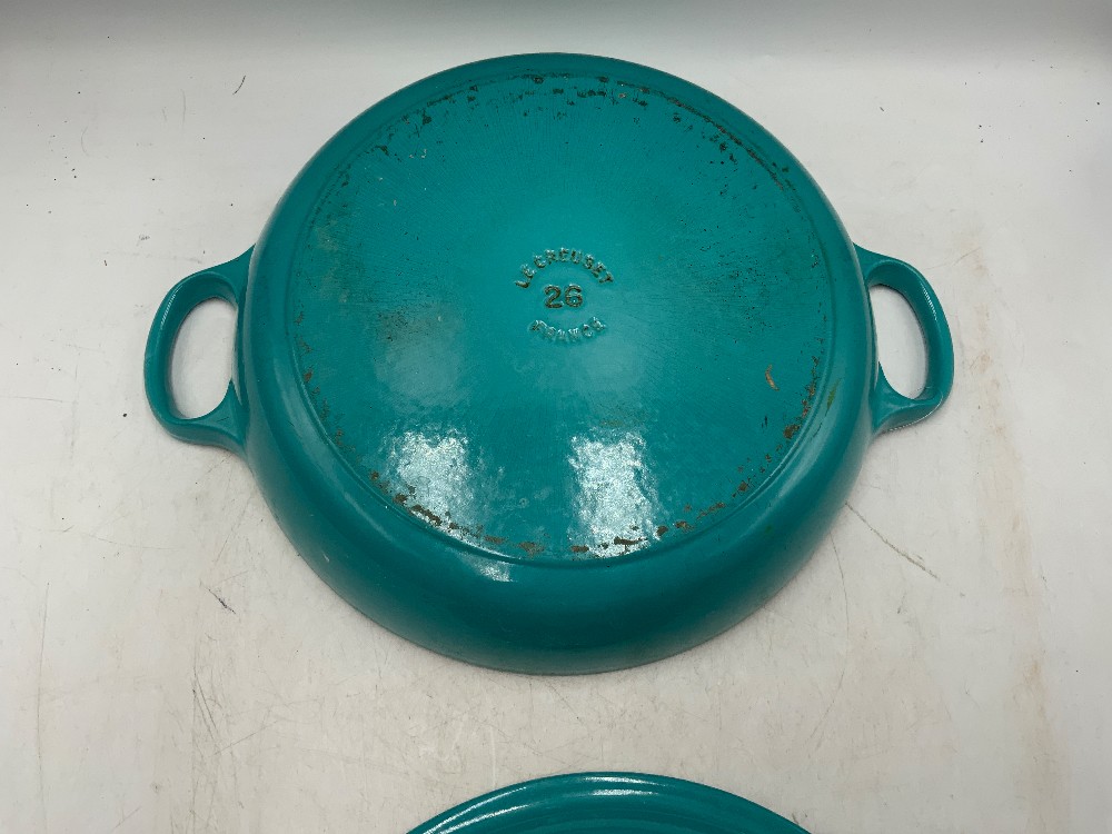 Le Crueset 26 Inch Cast Iron With Lid