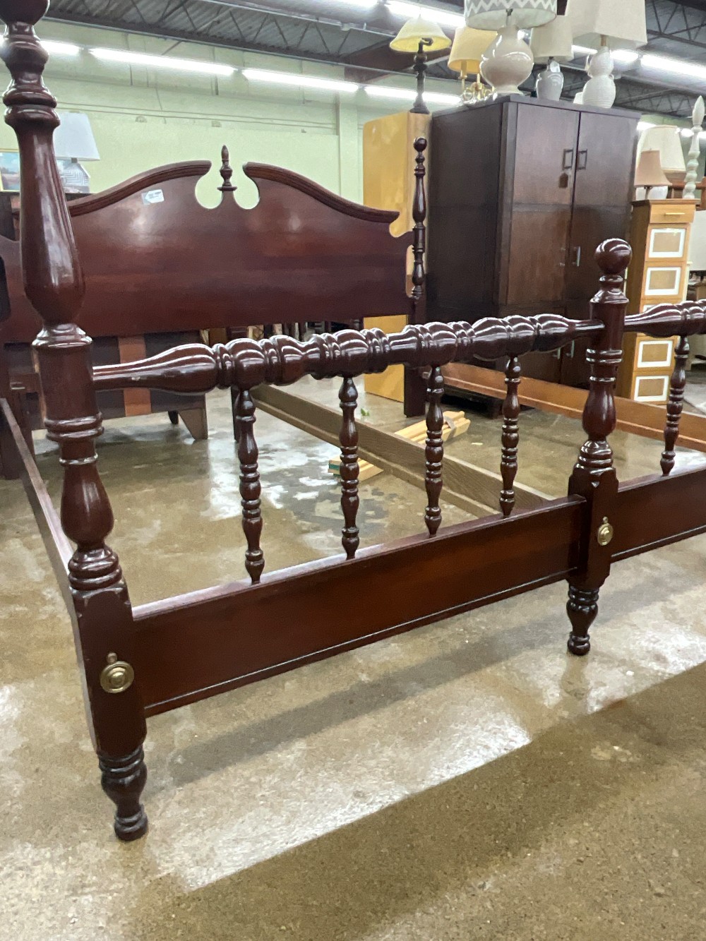 King Bed w/ Footboard