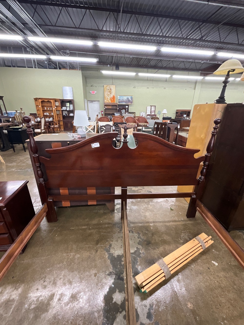 King Bed w/ Footboard