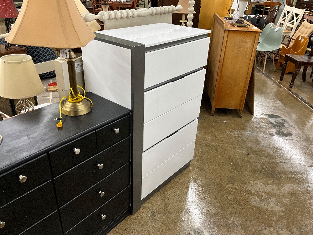 Furniture of America White & Grey Dresser