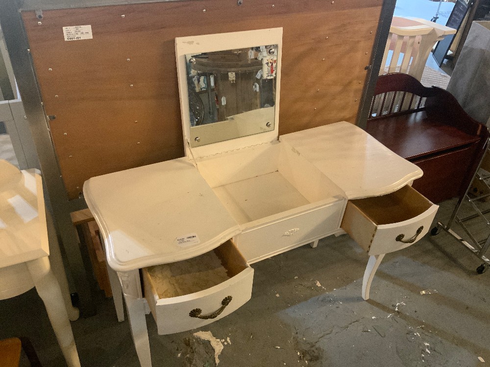 White Vanity *As is