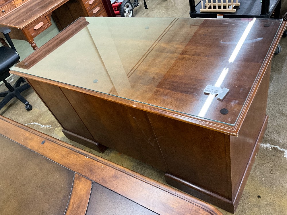 Riverside Furniture Executive Desk