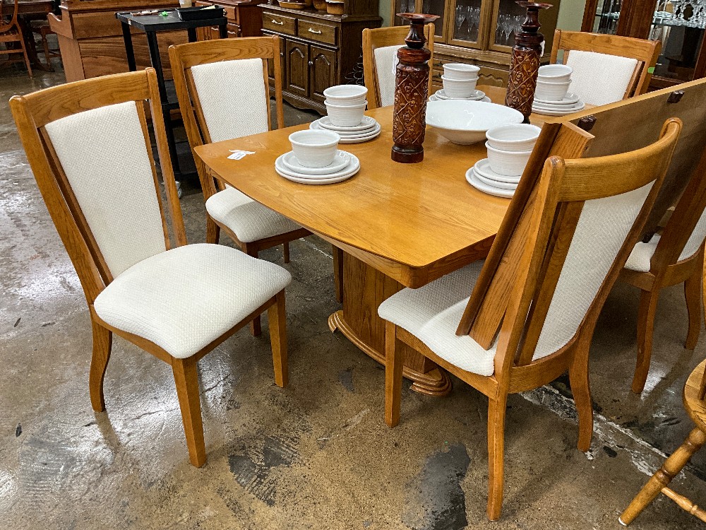 Dinning Table With 6 Chairs and Leaf