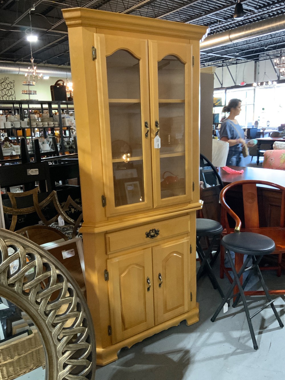 Corner Hutch