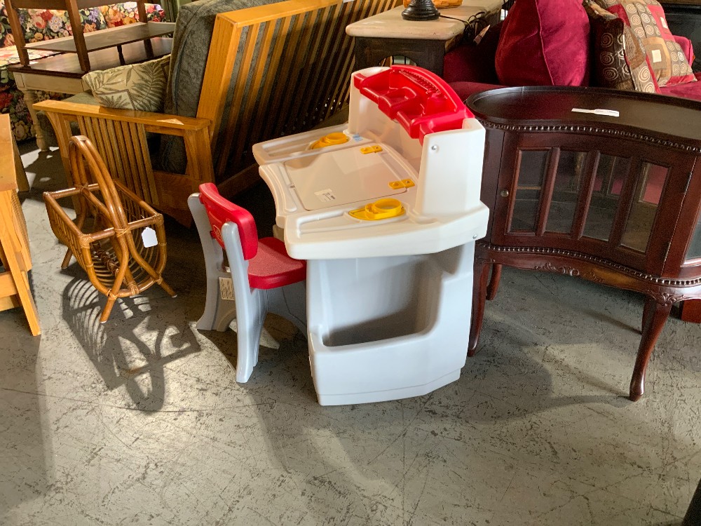 Step2 Deluxe Art Master Desk Kids