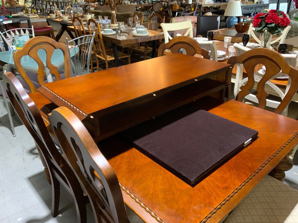 Broyhill Dining Table w/ 6 Chairs