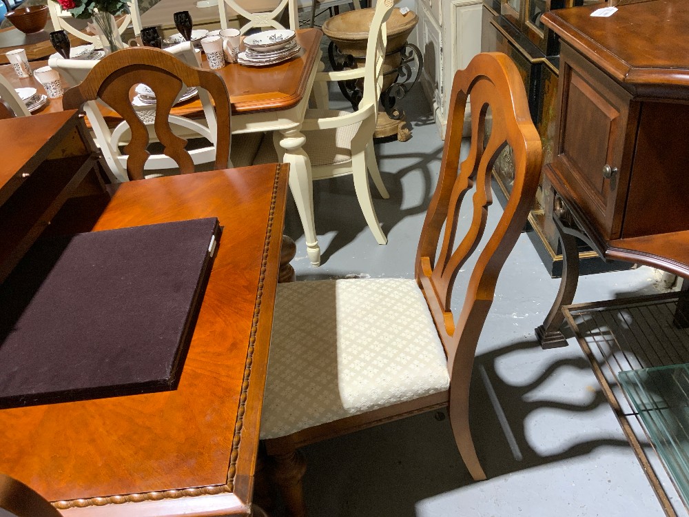 Broyhill Dining Table w/ 6 Chairs