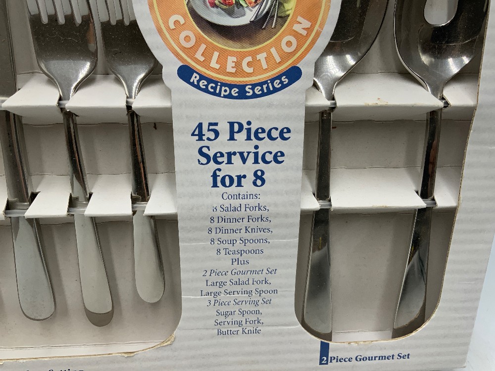 NEW Oneida 45 pc Service for 8 Flatware Set