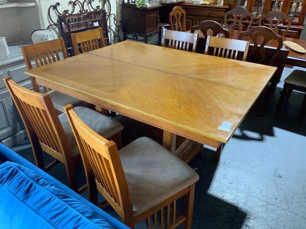 Pub Table w/ 6 Chairs