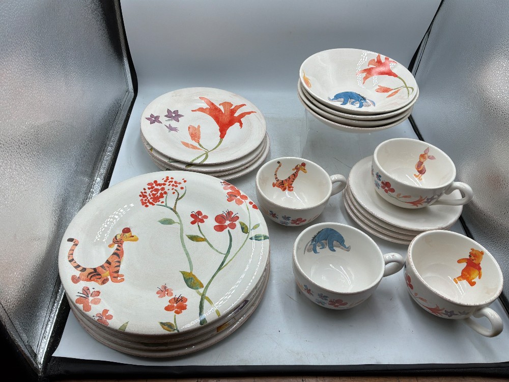 Winnie The Pooh 20 Piece Dish Set