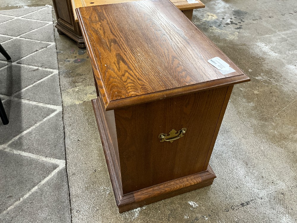 Pennsylvania Nightstand