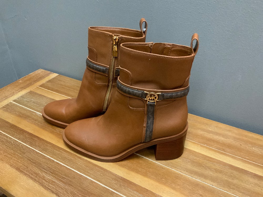 Brown Michael Kors Boots Sz 7