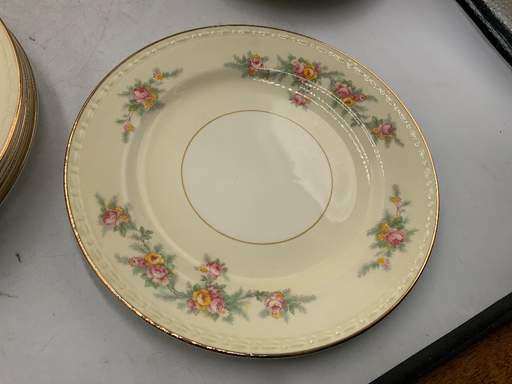 Homer Laughlin Georgian Egg Shell 40 pc Set