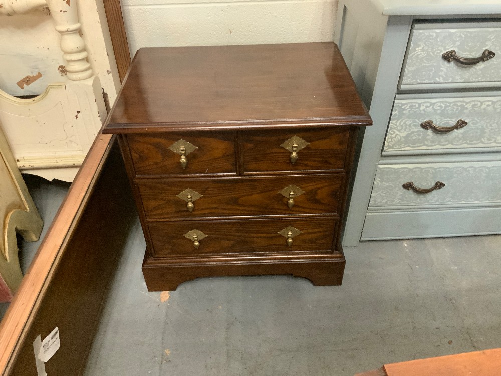 Henredon Wood Nightstand with Acorn Handles