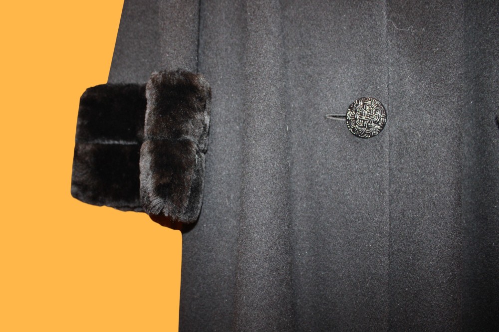 Black Wool Coat with Fur Wrist N (Sz M)