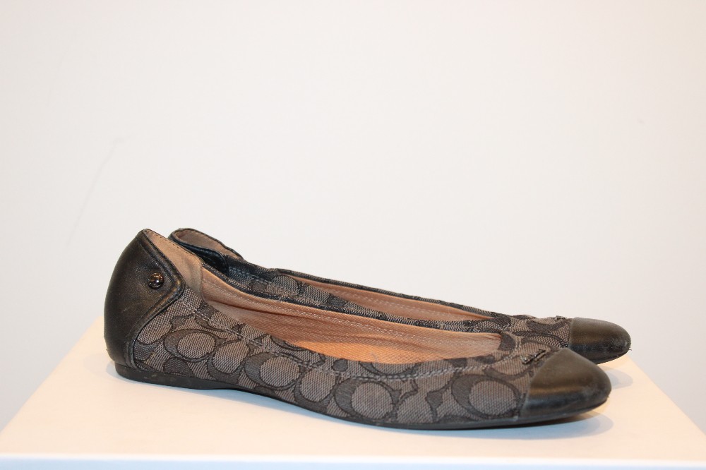 Coach Black Signature Logo Flats (Sz 9)