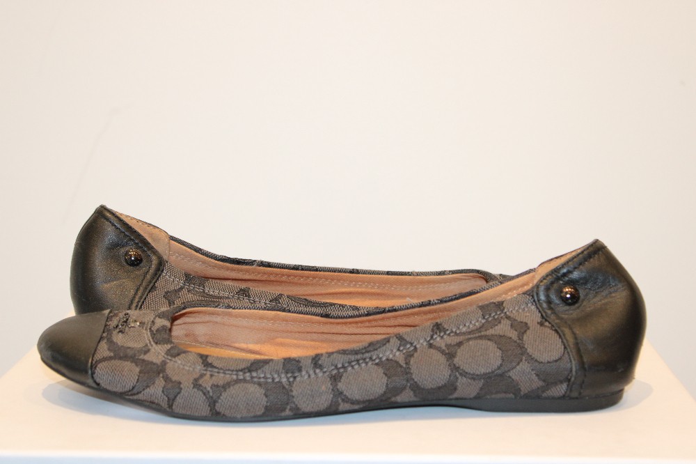 Coach Black Signature Logo Flats (Sz 9)