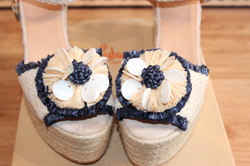 Castaner Canvas Wedge w Floral Detail Sz 10